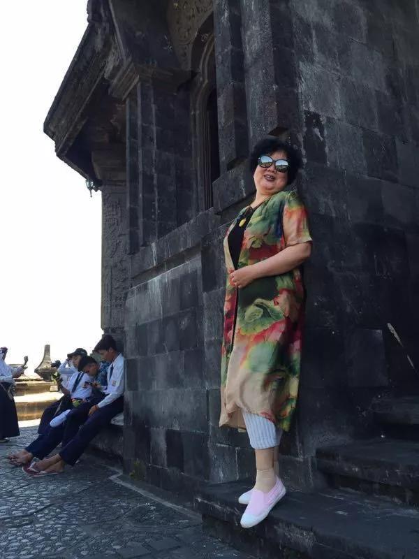 大妈旅游姿势大全,中国大妈一道靓丽的风景线