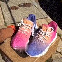 当初忍痛买的万元球鞋,被你们说拆就拆,你有想过我的感受吗?