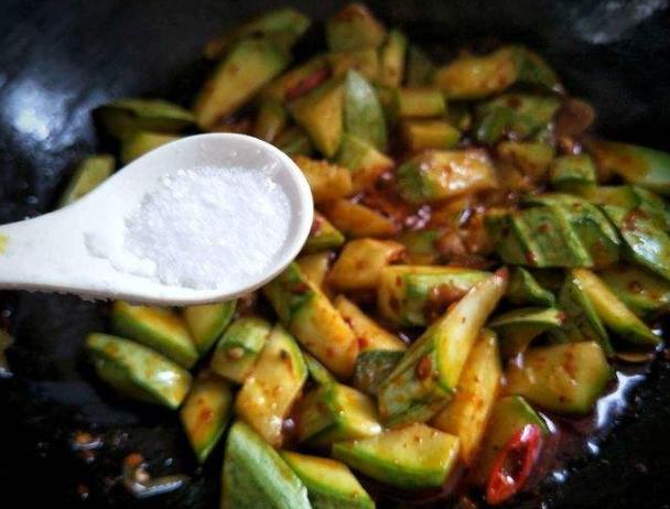 菜炒咸了用什么方法可以快速变淡,炒的菜太咸怎么办