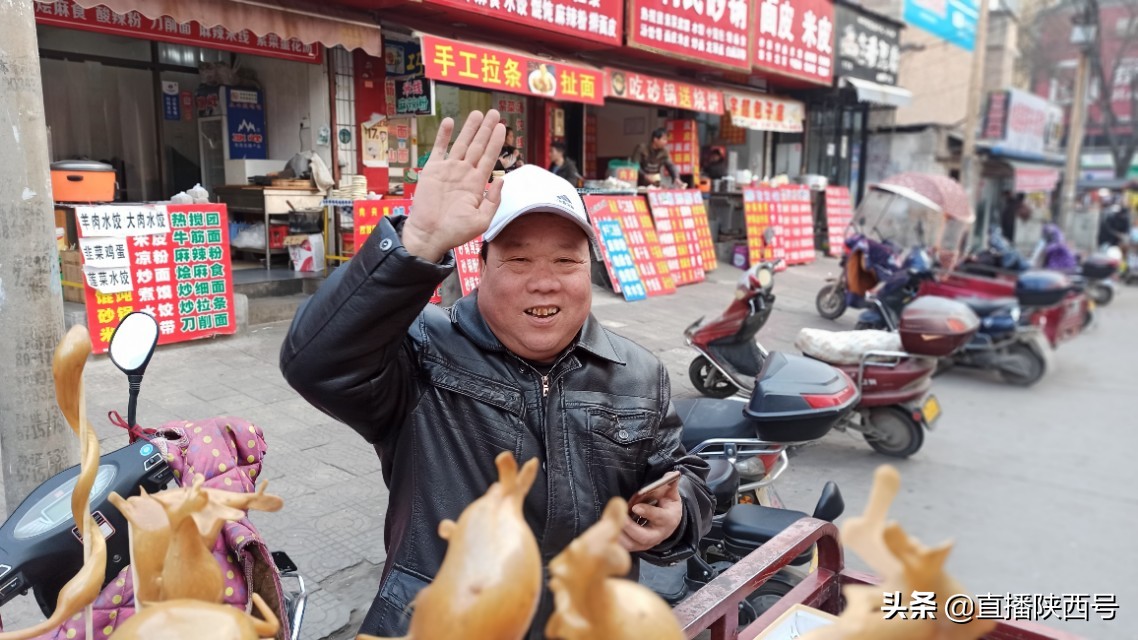 蒲城上王一农民不但会吹糖人，而且会编快板，快看《吹糖人》