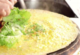 最正宗的煎饼果子怎么做,正宗煎饼果子制作攻略