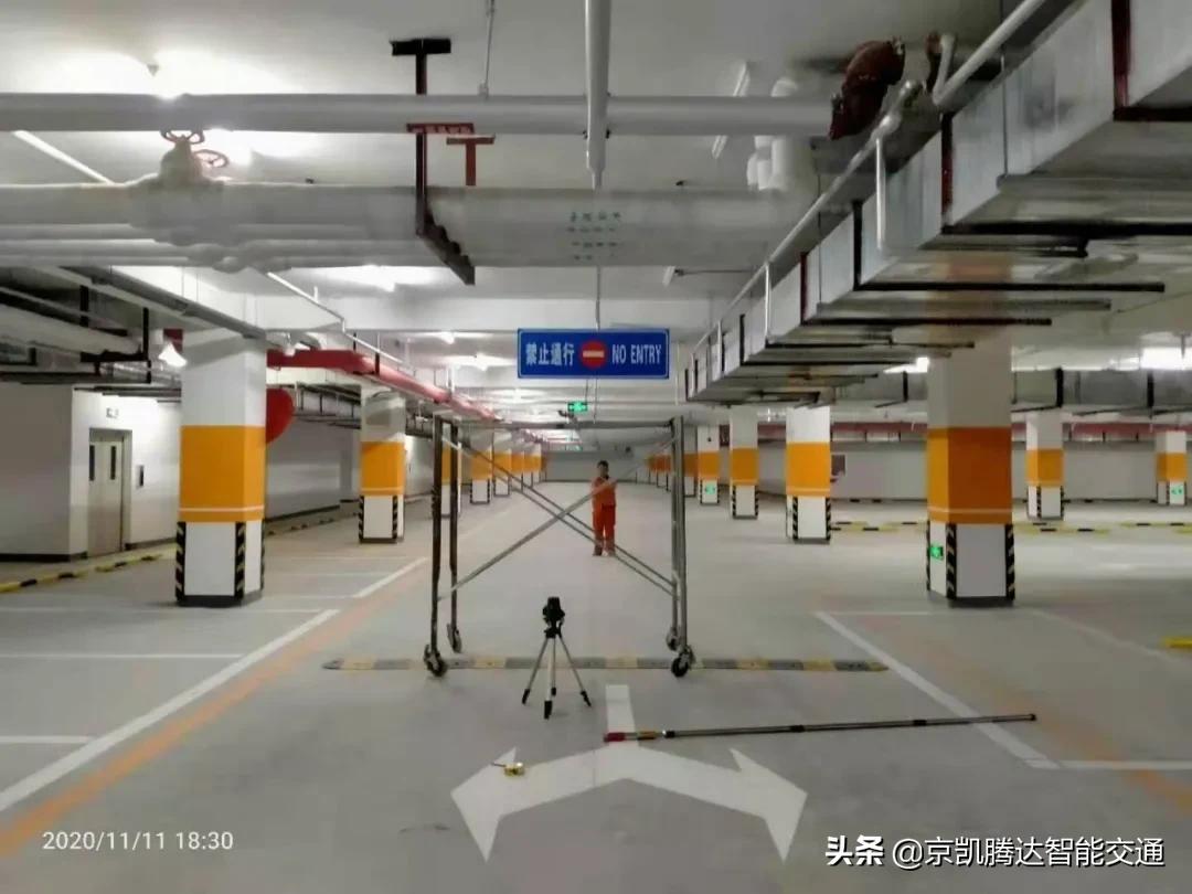 地下车库标识施工详细流程,车库墙面指引标识怎么施工