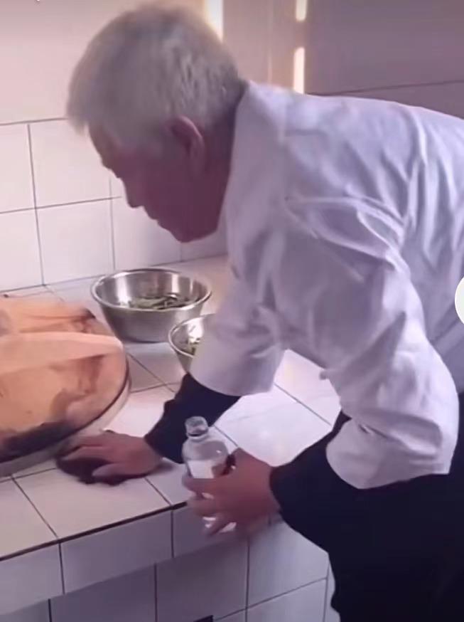 赵本山60岁大叔,63岁赵本山近照沧桑视频