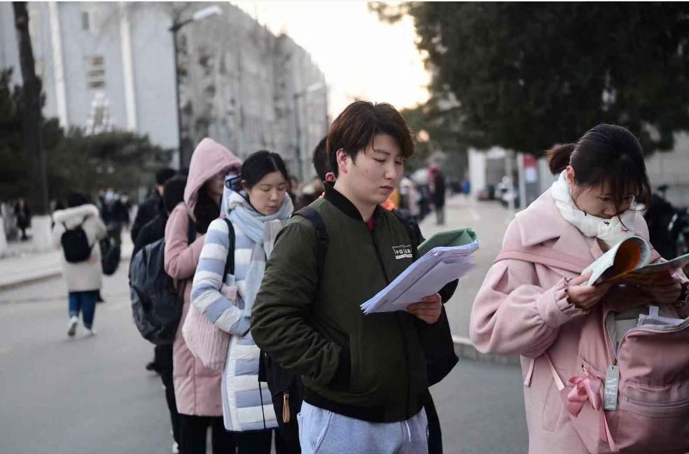 金融专业和经济与贸易专业哪个好,金融专业就业前景最好的专业