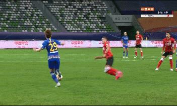 1红3黄0争议，韩国裁判MVP！91分钟暖心一幕，中超少见