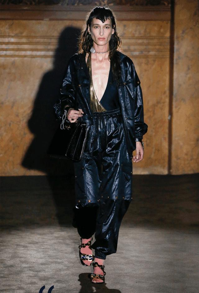 母亲节买束鲜花送妈妈,母亲节送妈妈一个皮包