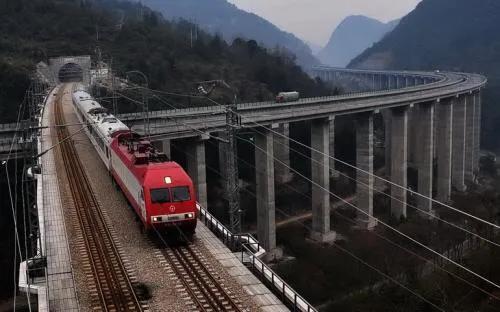 火车上的wifi密码用什么软件连,为什么火车上的wifi不能用了