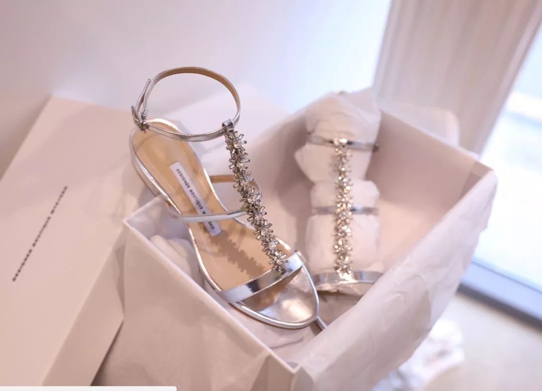 闊╁墽濂宠绌挎惌鍝佺墝,闊╁墽濂充富绌挎惌鍝佺墝