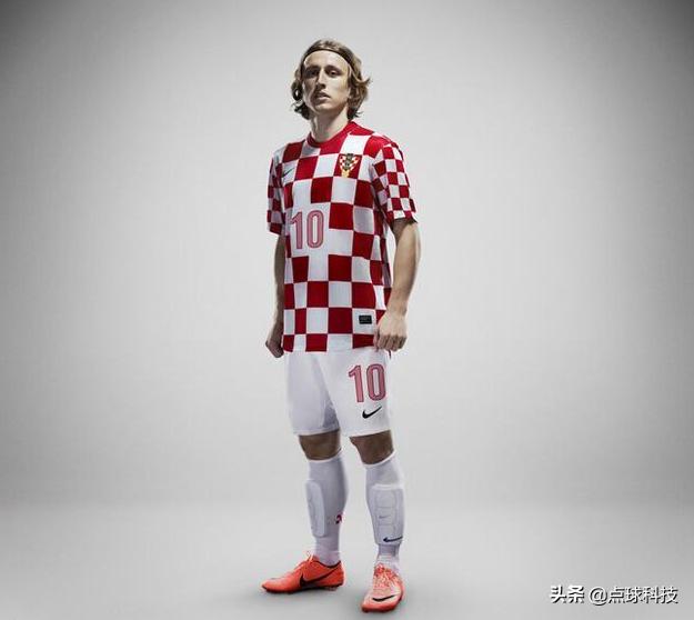 一人一鞋球星的执念球迷的追求你最喜爱的那双鞋穿了多久？