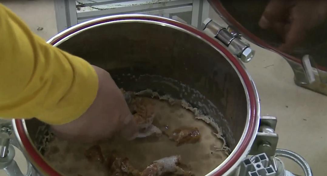 农村自榨花生油的危害,农村小作坊花生油有毒吗