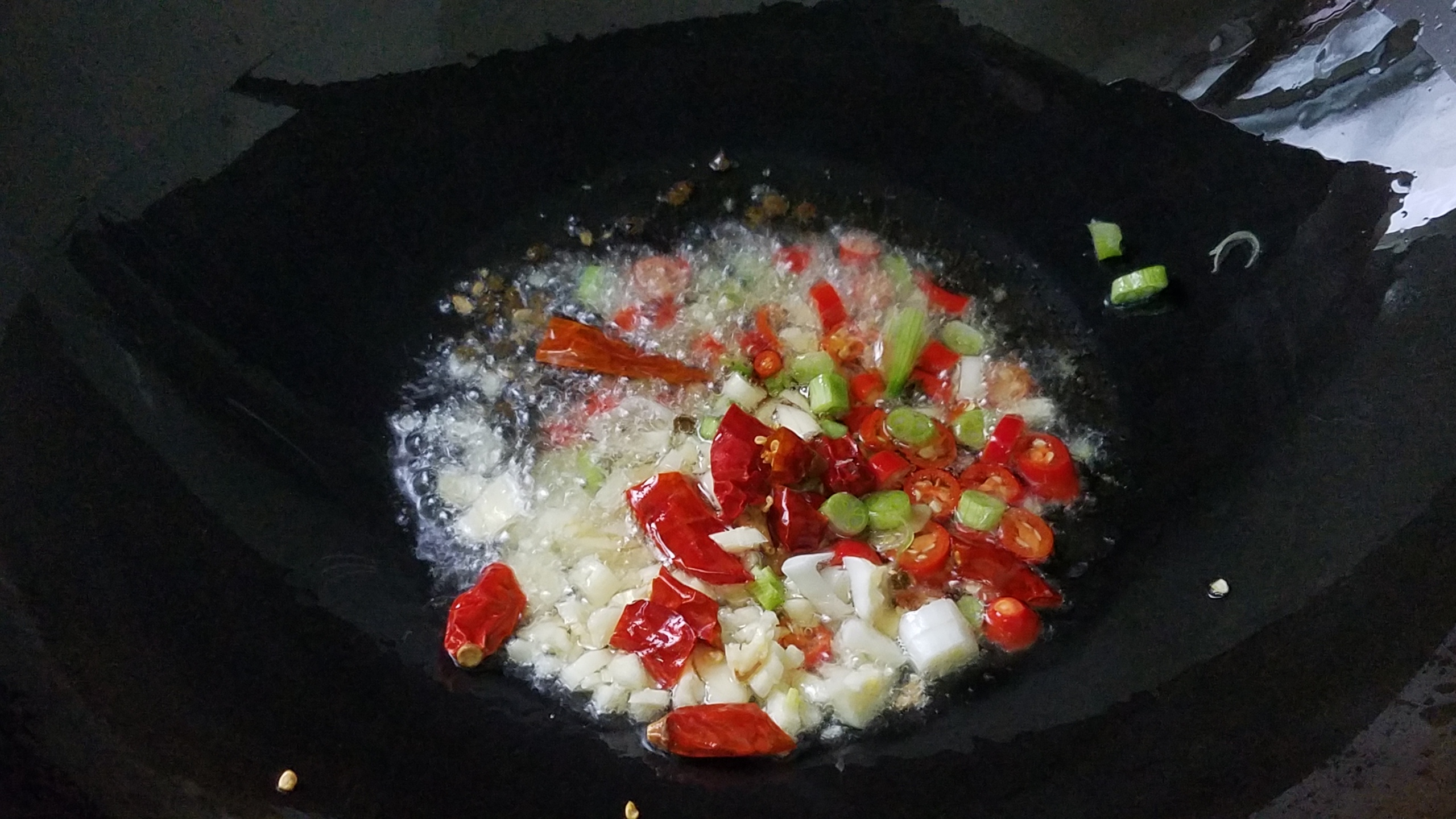 包菜怎样做好吃家常做法,包菜怎么做好吃又简单方便呢