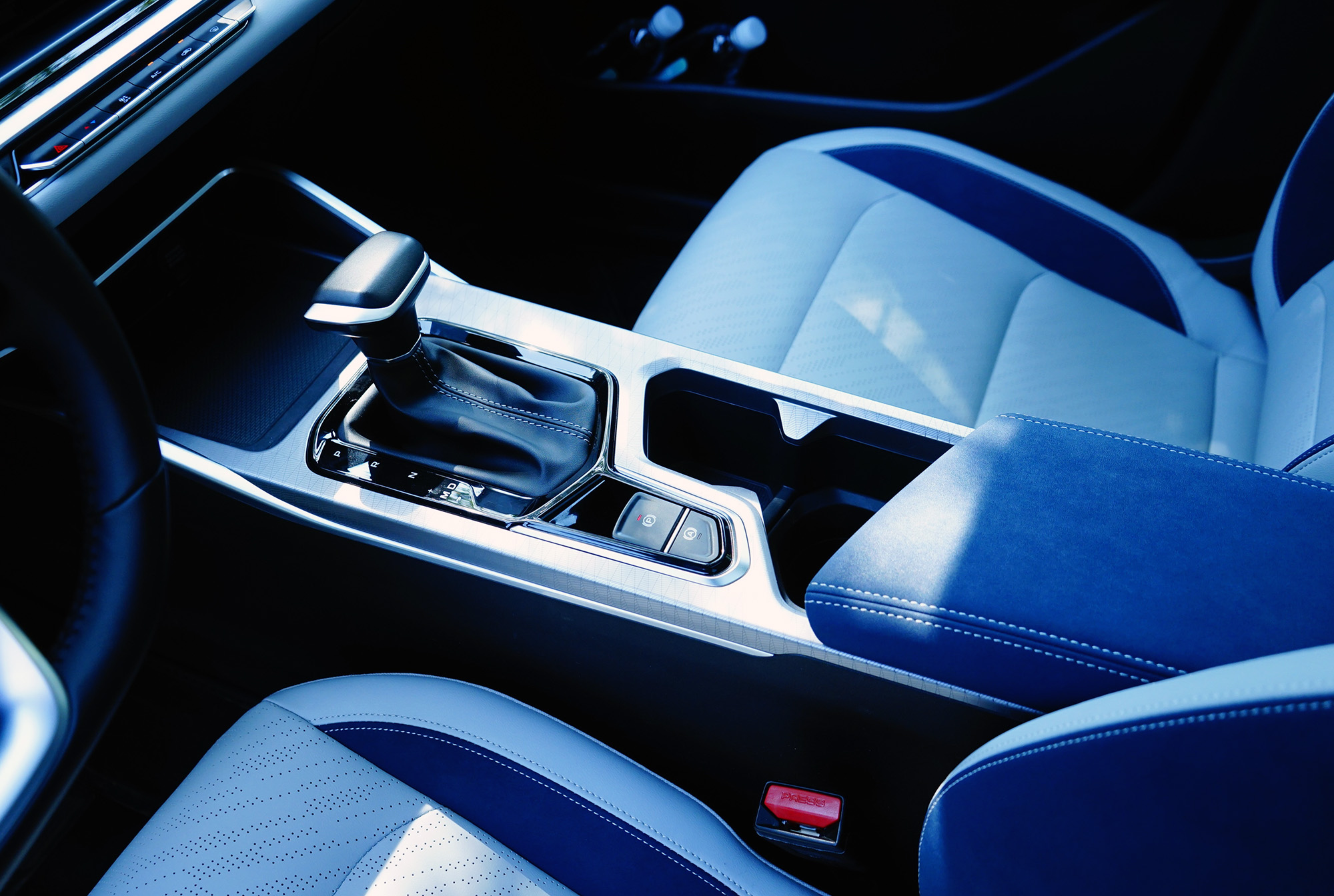 帝豪第四代冠军版豪华型驾驶体验,外观时尚舒适动力好的车