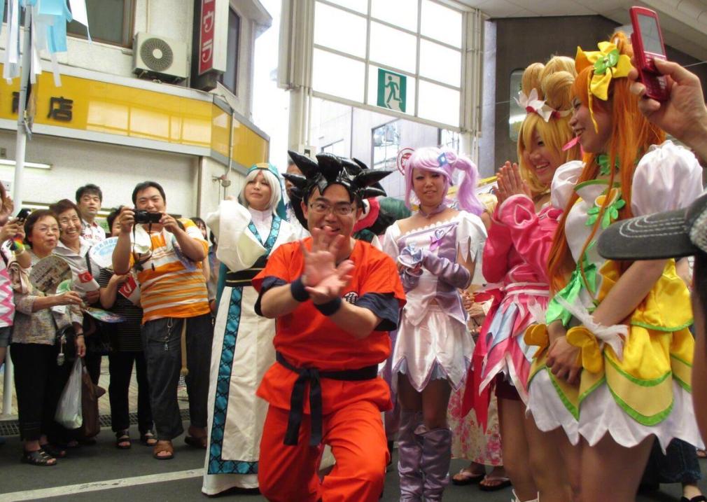 日本官员热衷cosplay，曾cos柯南桐人和土方十四