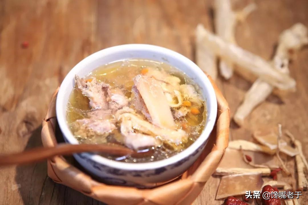 炖鸡时牢记三个调料不要放,炖鸡的正确炖法不放酱油