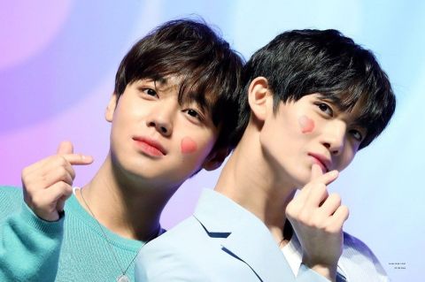 裴珍映朴佑镇黄旼炫朴志训河成云,朴志训裴珍映见面会