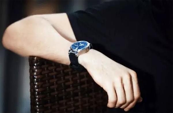 石英表跟机械表哪个故障率低,石英表和机械表哪个容易坏