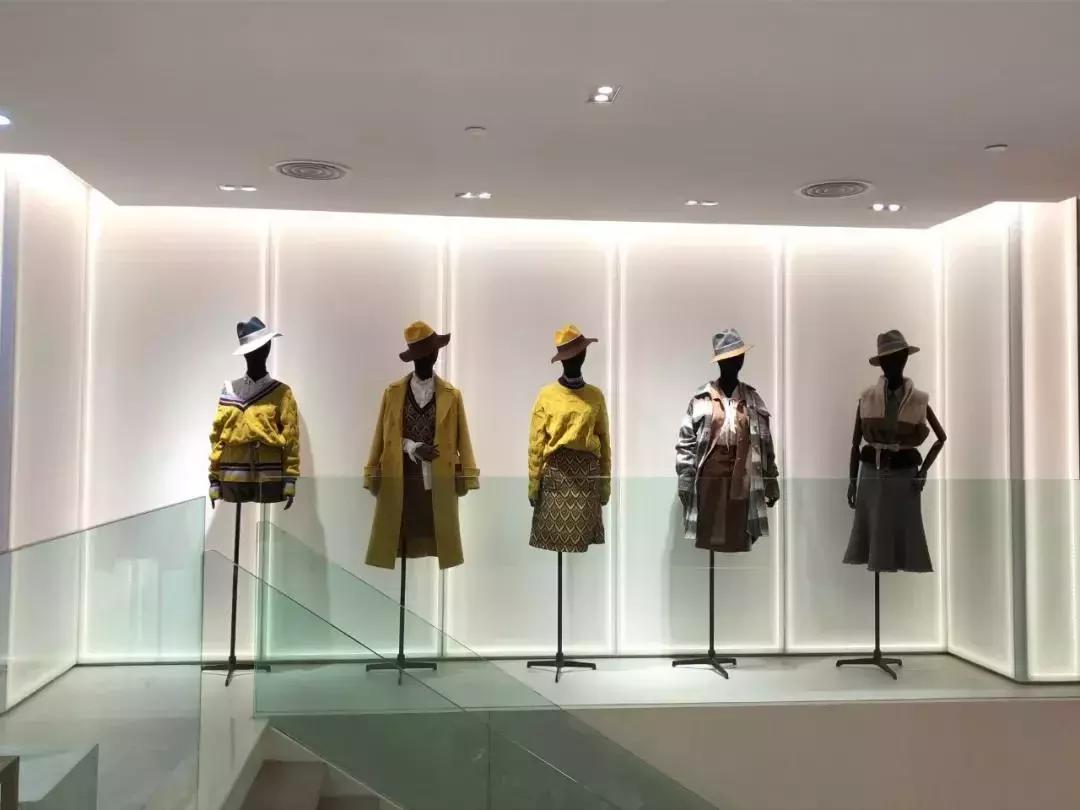 国产女装黑马，5000一件还遭疯抢！全凭这点做得好！