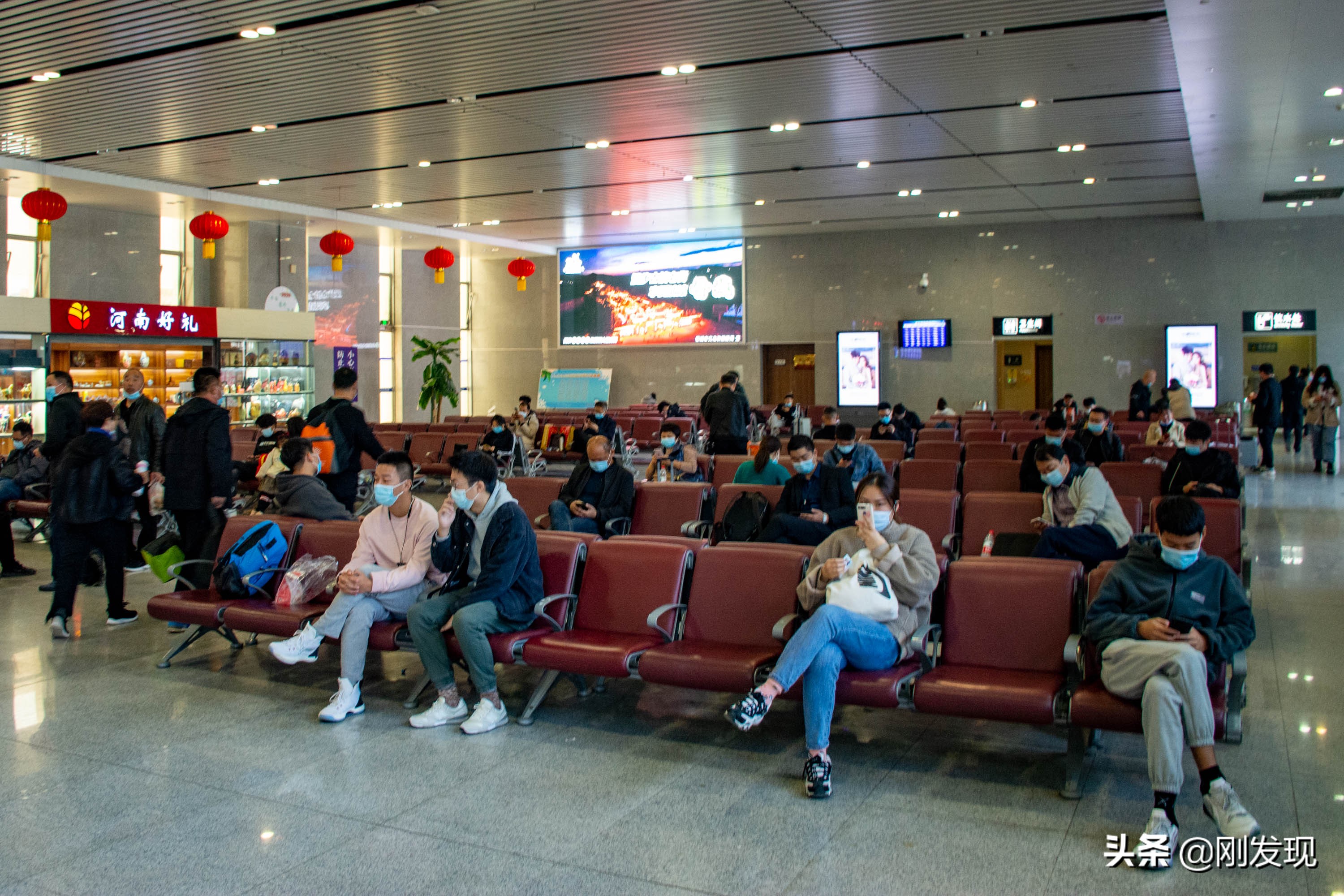 在高铁上抽烟对列车有什么影响,高铁车上抽烟多久不能再乘高铁