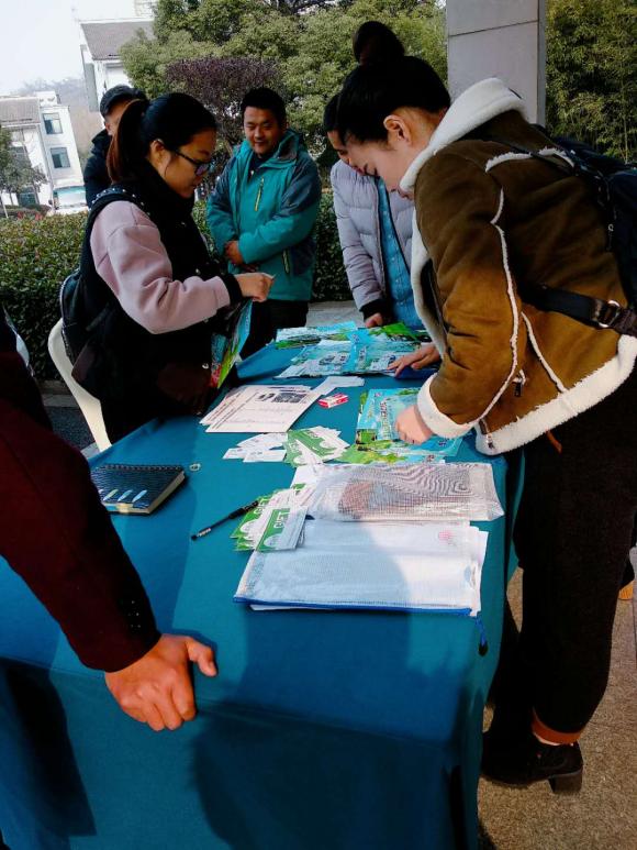 绿智租，突破快递物流瓶颈的最佳选择