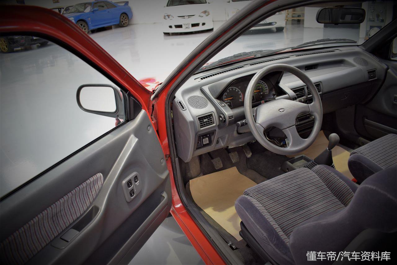 一辆28岁的三手原装大发夏利还能值8万多块