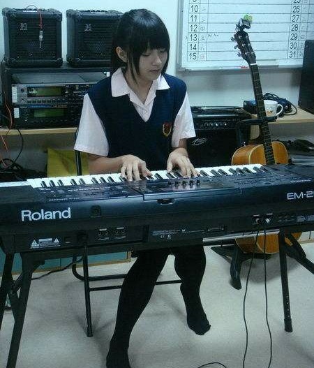 中老年自娱自乐弹电子琴的方法,老年自学电子琴有书吗