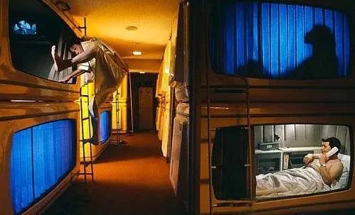 住卫生间的北漂小哥,北漂住隔断房