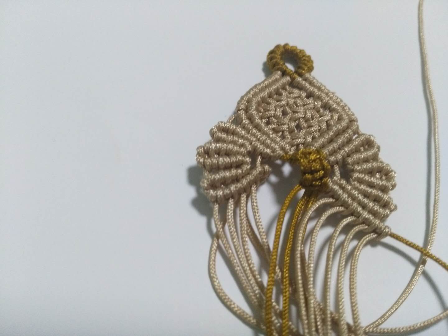 编绳花做法,手绳复杂编织教程