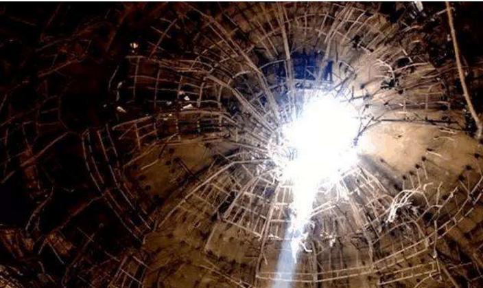 连“*弹炸**之祖”都打不穿的我军新型防护材料，外国想买没门