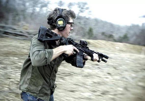 战术卢卡斯完整版,战术教父卢卡斯射击视频