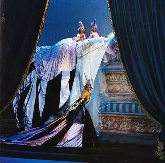 纪梵希哪年离世的,纪梵希死亡色号