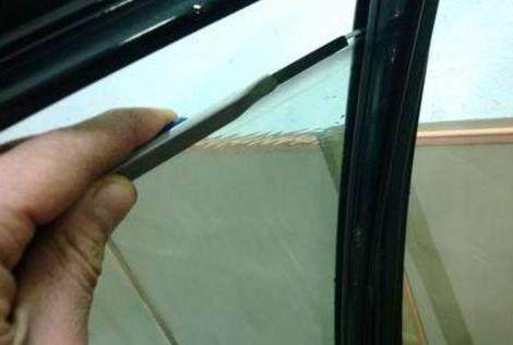 卫生间玻璃胶发黑怎么办,卫生间玻璃胶发黑怎么清洗