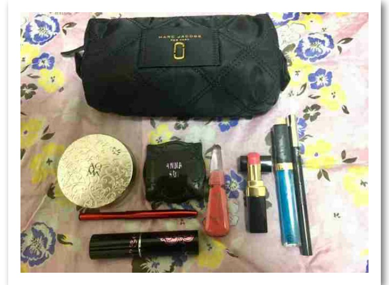 日本化妆包里面装什么东西,日本女生化妆包里有什么