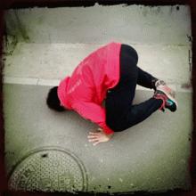 想学倒立走初学,想学倒立哪种倒立更容易学