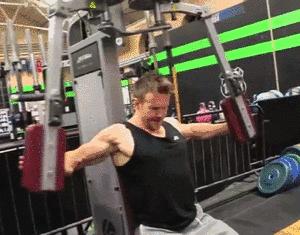 胸肌太大了穿不上衬衫,胸肌太大衬衣扣不上