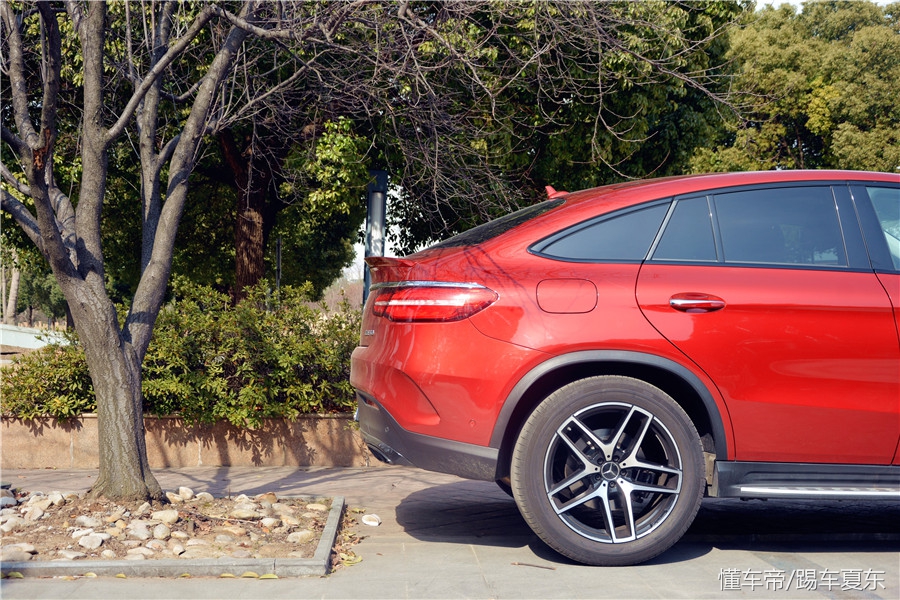 奔驰glcamg43coupe石墨灰,2019奔驰gleamg43coupe