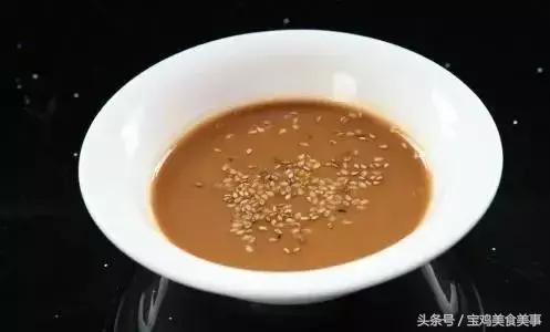 要想凉菜拌得好秘制酱汁少不了,如何调制出粘稠的凉菜酱汁