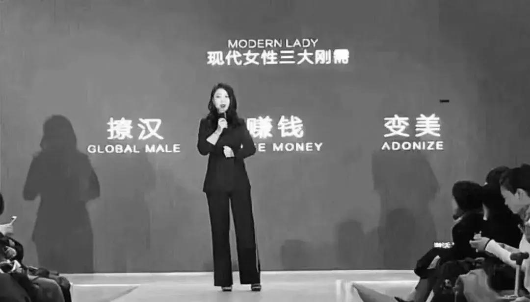 女护士穿短裙救人被骂不雅：性别*力暴**有多可怕？