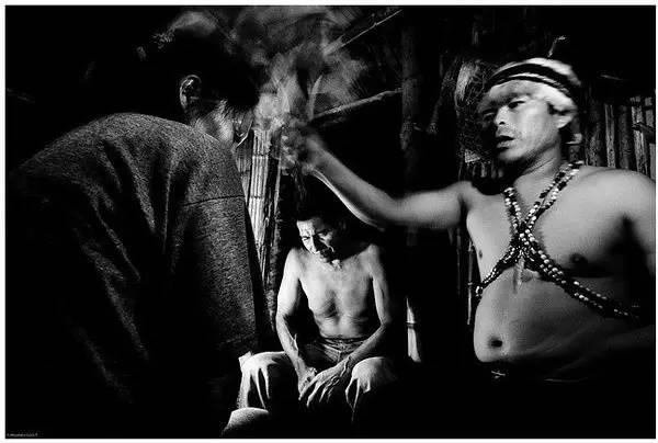 砍下白化病人的四肢入药，猎杀光头男人治病：只有你不敢想，没有巫医做不到