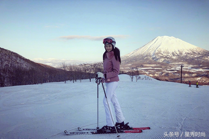 人和风景完美融合,何穗、欧阳娜娜、容祖儿,旅游这样穿,美翻天