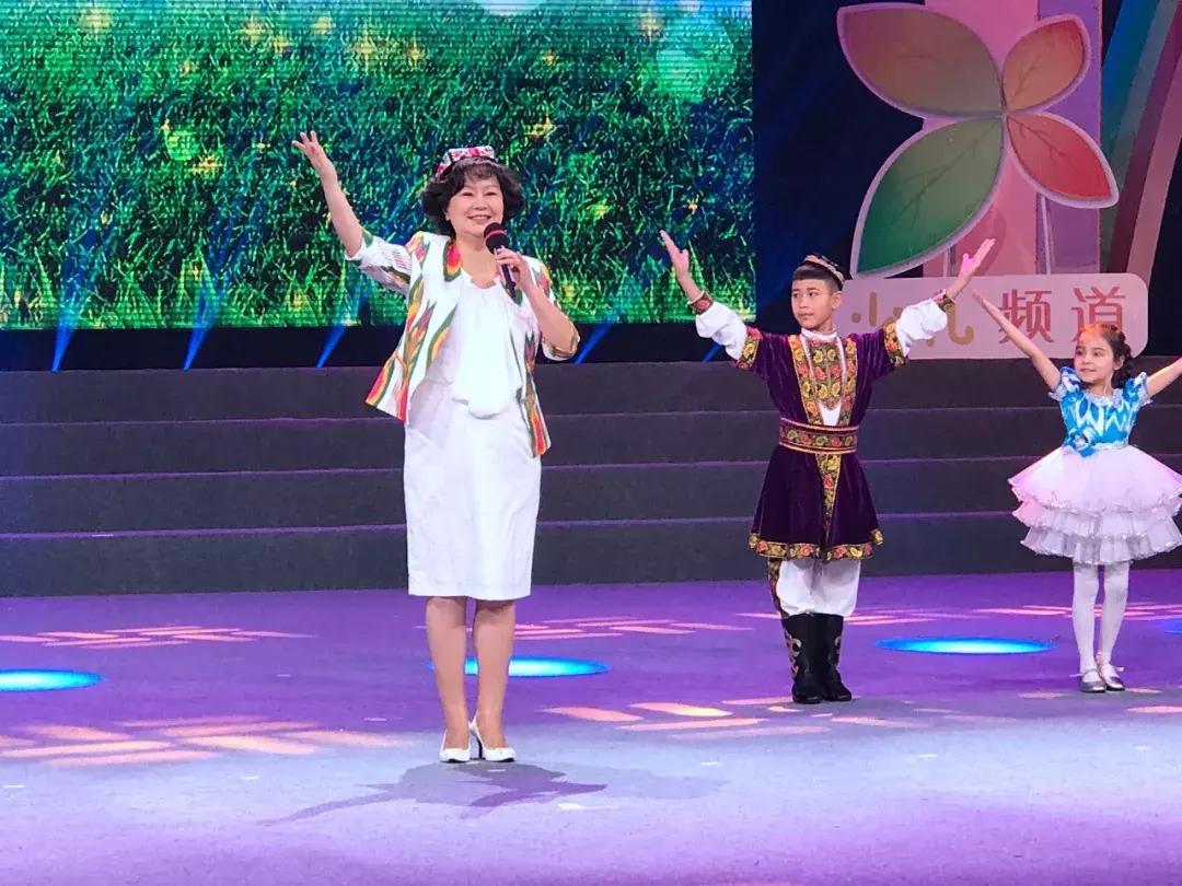 少儿频道大手牵小手新疆,央视少儿小手牵大手