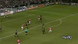 禁区弧顶任意球这几脚堪称世界级,十大经典破门任意球