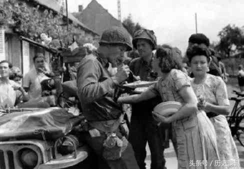 二战德国的崩溃,二战前德国怎么摆脱经济危机