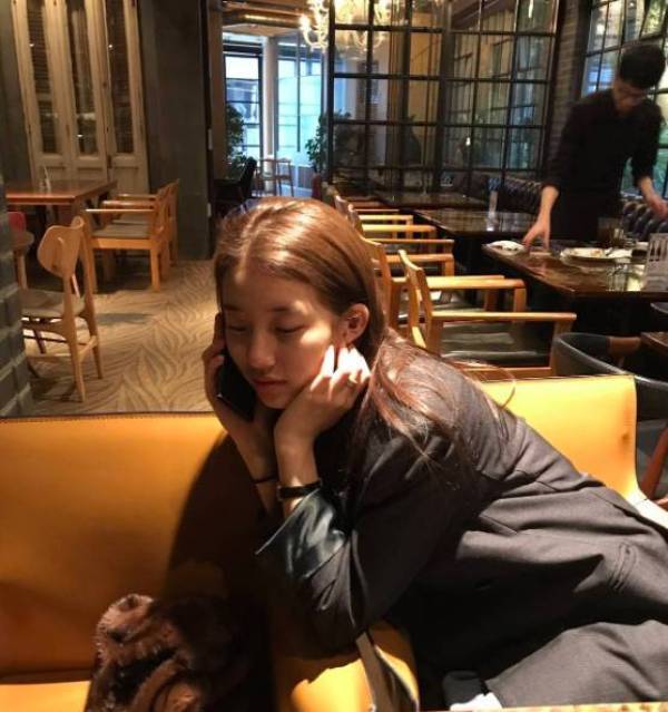 减龄秘籍学谭松韵穿出少女感,冬季怎么扎头发减龄又好看少女