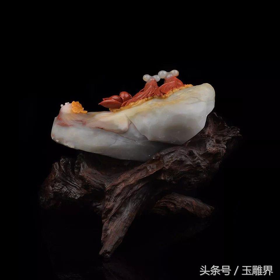 玉石巧雕造型图,月牙形玉料巧雕