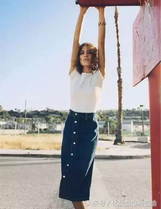 白t恤穿法搭配,t恤的30种穿法高级又时髦