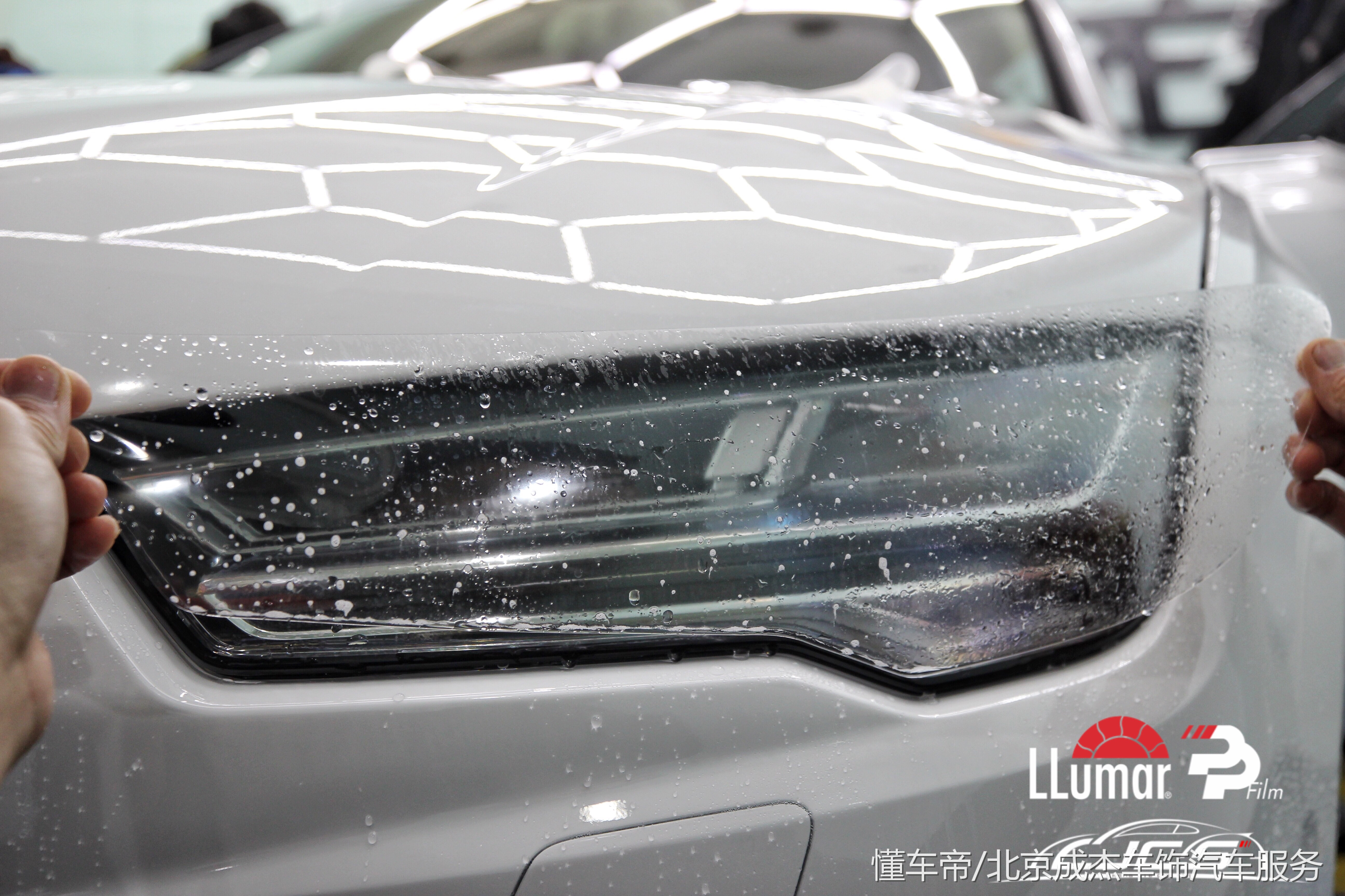 奥迪a7l黑武士贴隐形车衣,奥迪a7隐形车衣如何选择