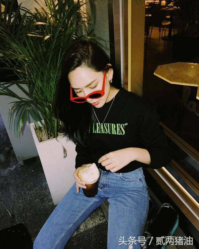 别再一成不变的穿你的Tee了，来些不一样的吧~