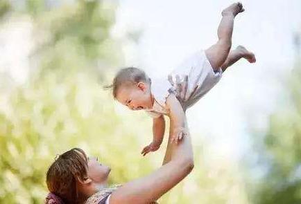 中国式逗娃的后果是什么,中国式逗娃逗笑了家长伤害了孩子