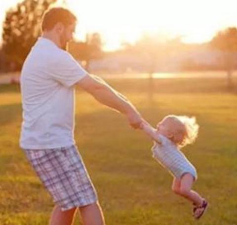 中国式逗娃的后果是什么,中国式逗娃逗笑了家长伤害了孩子