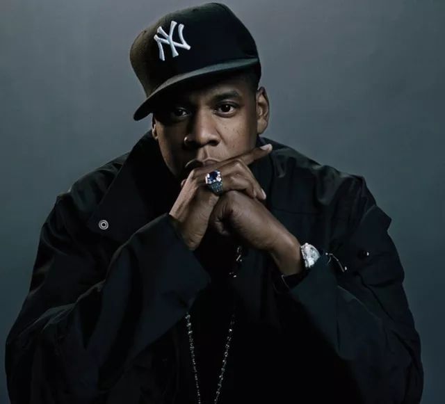 为什么ny帽子那么贵,为什么ny的logo是横着的